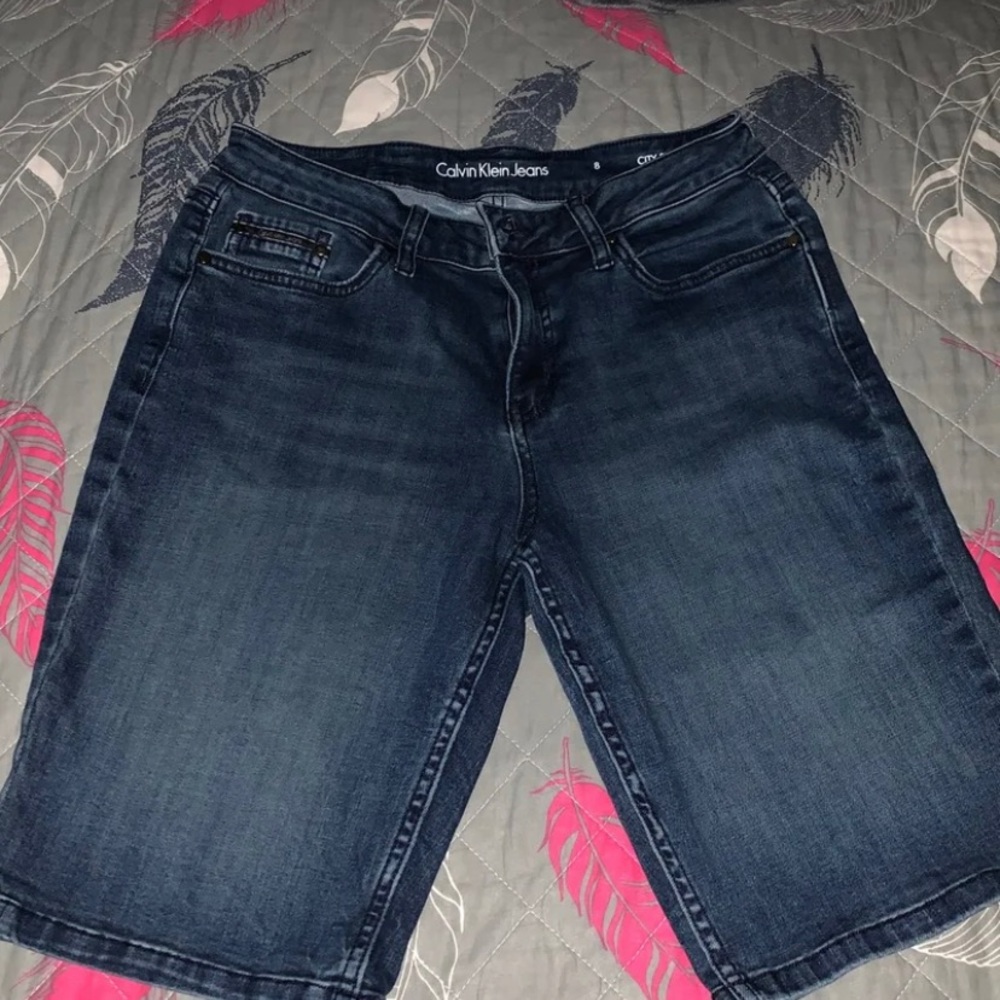 Calvin Klein women’s city short size 8